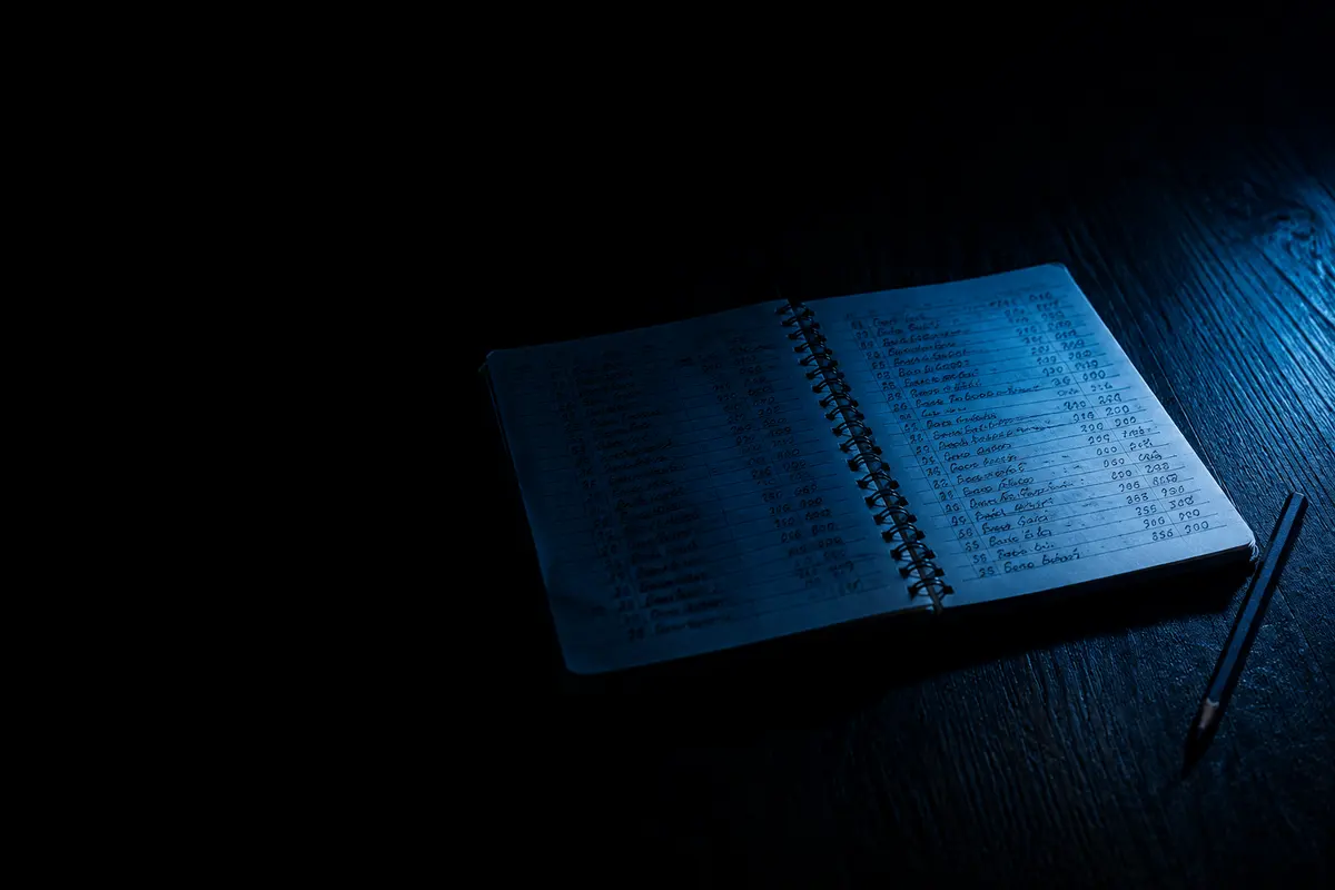 Un cuaderno de registro abierto